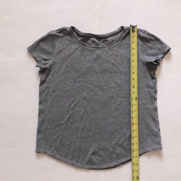 Lululemon S Top Grey crew neck Short sleeve waffle round hemline Excellent Condi - Picture 5 of 11